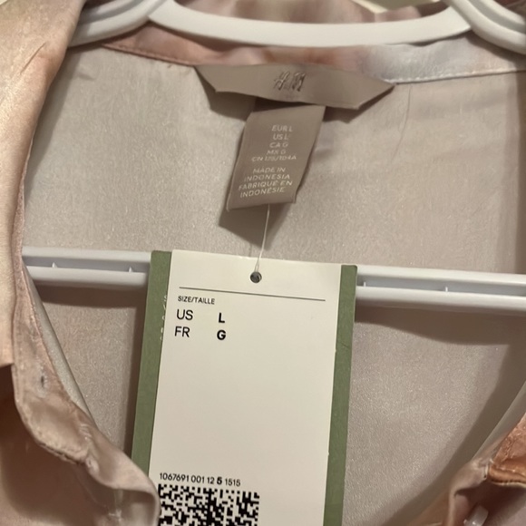 H&M satin blouse size L - Picture 3 of 6